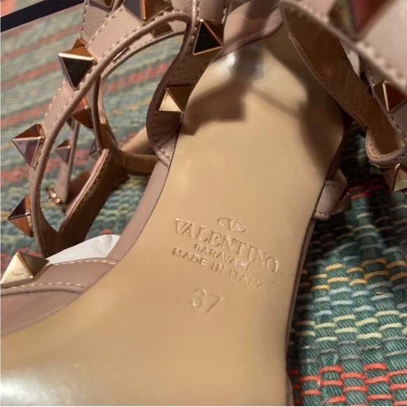 Valentino Garavani Rockstud beige patent leather pumps 37 US6,5  NEW NO BOX - Picture 7 of 8